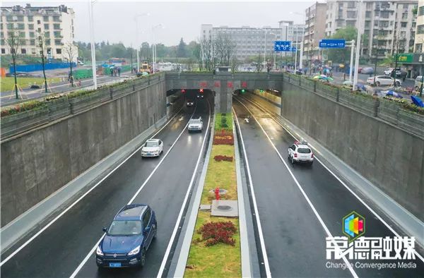 跨越时空的隧道，通车后五分钟过江极速通行