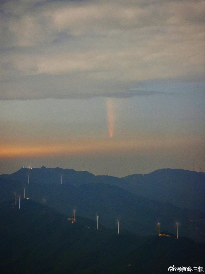 广州天文爱好者揭秘，偶遇六万年一遇的彗星之旅记录珍贵瞬间