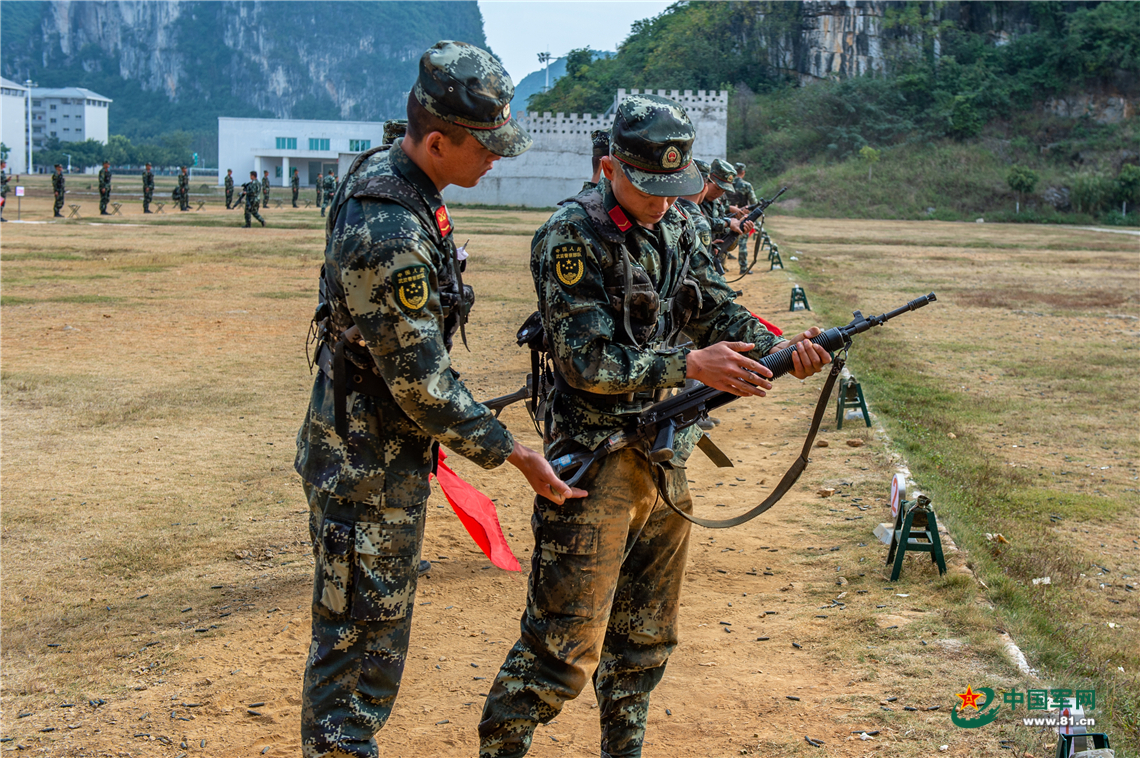新学员首次实弹射击考核现场直击