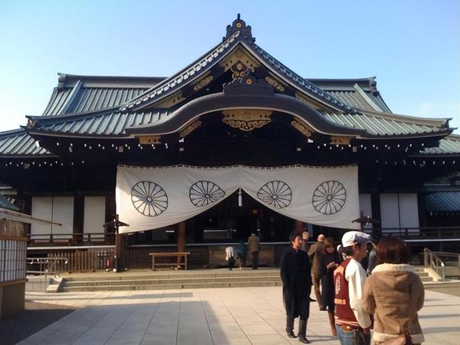 石破茂参拜靖国神社，历史、政治与个人的交织引争议