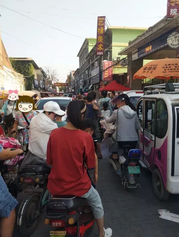 夫妻摆摊路上的转变与挑战，从马路摊贩到追梦人生的励志之旅