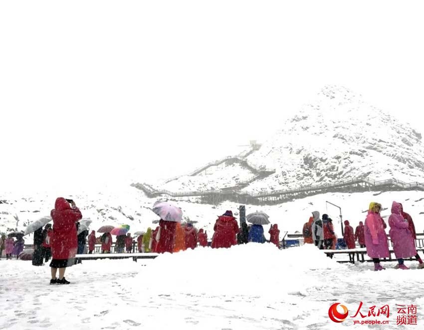 成都首场秋雪，气候变迁下的新现象与传统观点的碰撞