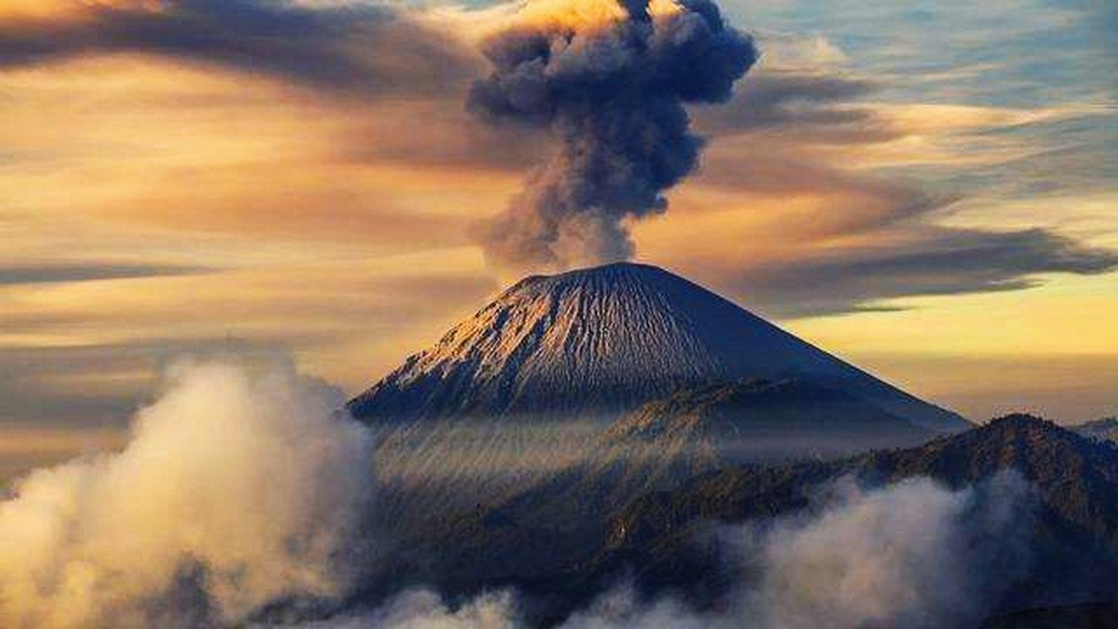 日本富士山喷发最新动态，自然力量与人类的成长之路