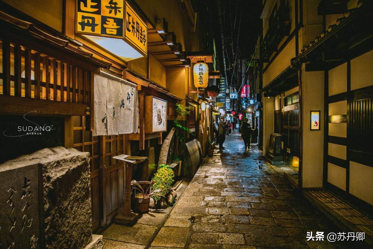 最新国际形势分析，小巷独特小店背后的全球动态观察